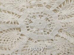 Vtg Hand Crochet Coverlet White Twin/Double Bedspread or Tablecloth 77x91 inch