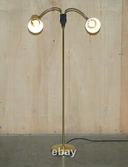 Jolie lampe sur pied double articulée et réglable avec deux lampes.