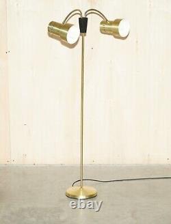 Jolie lampe sur pied double articulée et réglable avec deux lampes.